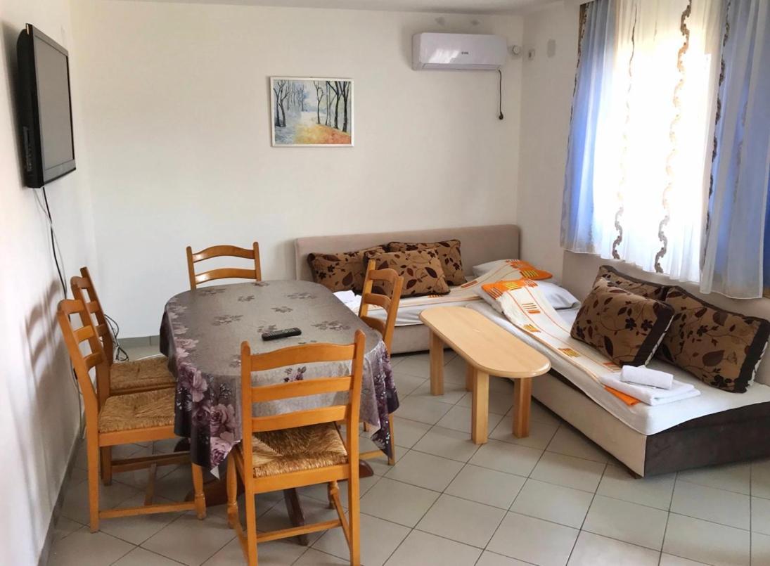 Apartmani Novak - Srebrno Jezero Veliko Gradiste Exterior photo